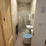 Cosy Double Bedroom With Attached Bathroom