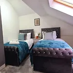 Large Victorian House 15 Minutes From City Centre