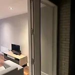2 Bed Spacious Flat - Canal View