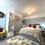 Spacious Home Sleeps 8 Nr Etihad Coop Live & City