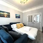 Spacious Home Sleeps 8 Nr Etihad Coop Live & City