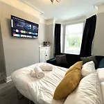 Spacious Home Sleeps 8 Nr Etihad Coop Live & City