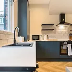 Manchester Cosy & Modern Home Central Manchester Near Coop Live, City Centre & Etihad - Perfect For Leisure & Contractor Guests - Free Parking!