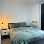 Morden 2 Bed Flat - Old Trafford
