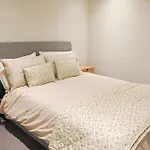 Modern Apartment In Central Manchester