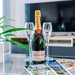 Sleek Apartment In Manchester By 53 Degrees Property, Ideal For Couples, Amazing Location!