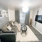1Br Gem Near Downtown Hotspots