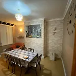 Go Big ! Entire Cozy House For Max 8 People Near City Center