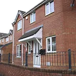 3 Bedroom House Close To City Centre Free Parking