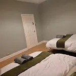 The Reddish Retreat - Individual Rooms