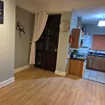 The Reddish Retreat - Individual Rooms