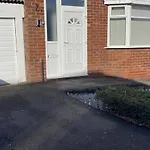 Housesleeps9-Fireplace-Garden-Bbq-Tv