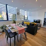 Free Parking: Old Trafford Apartment