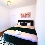 Central Manchester Modern Cosy Home 2 Bed 2 Baths