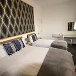 Ideal For Groups - Modern 2 Bedroom Apartment - Free Parking, Transit Links, Close To Stadiums