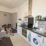 Cozy And Charming - 1 Bedroom Apartment - Free Parking, Transit Links, Close To Stadiums