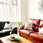 Cosy 3Bdr In Levenshulme-Close To Manchester City Centre And Stockport Town- Free Parking- Wifi