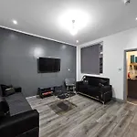 Landcross Co-Living - Private Room Self-Cater