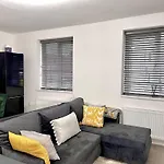 Stylish Spacious 1Bd Apt-Kingbed-10Min Heaton Park