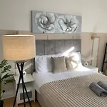 Traditional Central Home-Games Room-Free Parking