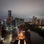 Private Balcony, Waterfront Apt, Theatres 15Min Walk 1Mile Media City, Old Trafford, City Centre