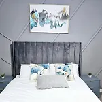 Stylish Spacious 1Bd Apt-Kingbed-10Min Heaton Park