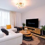 Free Parking, City Centre 3Bed Apartment, Balcony With Amazing Views, Sleeps 6