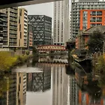 Modern Townhouse Near Coop Live Etihad
