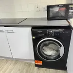 Manchester - House - Sleeps 6 - Parking - Garden