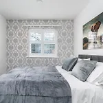 Cozy 2 Bed Apartment - Unlimited Wi-Fi - Free Parking - Sleeps 6 - By Old Trafford