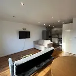 Cosy 2 Bedroom Apartment In Manchester