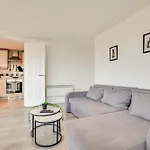 New Stylish City Apartment Free Parking Sleeps 5 Or 6