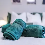 Cosy 1Bedroom Apartment With Balcony, Sleeps 3, Prime Location, Long Term Disc