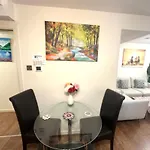 Mos\' Place