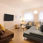 3-Bedroom Flat In The Northern Quarter