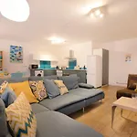 3-Bedroom Flat In The Northern Quarter