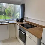 Beautiful Spacious Home - Private Parking - Large Garden - Great Location