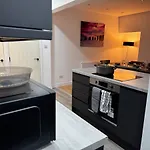 Betahouse -3Br -Pool Table -Free Parking -Spacious