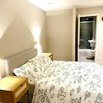 Newly Built 2Br-2Bath Apt With Balcony In Mcr-Sleeps4