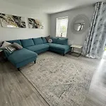 Waterside Mufc & Trafford Centre Townhouse 4 Bedroom Free Parking