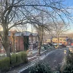 The 3-Bed Luxe Sanctuary - Free Parking & Office