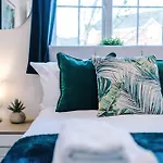 New!- 4 Bed 3 Bath House In Manchester By Greenstay Serviced Accommodation - Free Parking - Fast 250 Mbps Wi-Fi - Ideal For Business, Families & Groups - Close To City Centre, Airport, Etihad Stadium