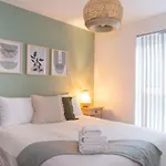 Modern Bright Apt In Salford With Private Parking