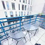 Spacious 2-Bed Flat Next To Piccadilly Station, Mcr