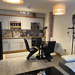 Spacious 2-Bed Flat Next To Piccadilly Station, Mcr