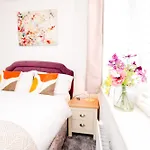 Manchester Cityside Deluxe Stay - 3 Bedroom House Great For Family With Free Parking & Garden