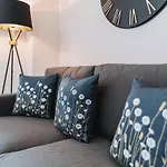2Bed 2Bath Apartment Nr Old Trafford Parking