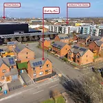Large Family House With Free Parking - 3 Bedrooms 6 Beds