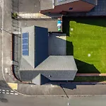Large Family House With Free Parking - 3 Bedrooms 6 Beds