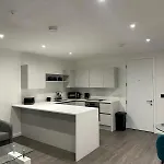 Luxury 1 Bed Apartment Near Victoria